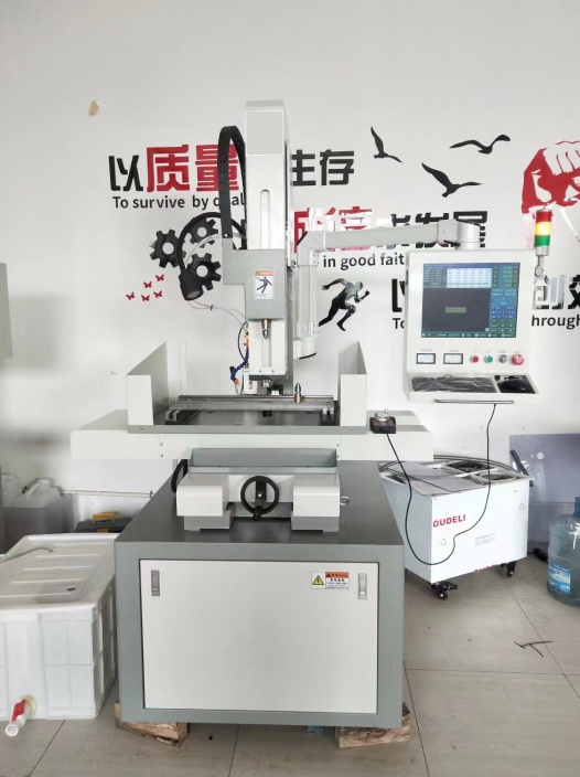 铭亚数控穿孔机